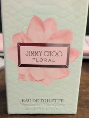 Jimmy Choo Floral Eau de Toilette - Pink on Mint Packaging